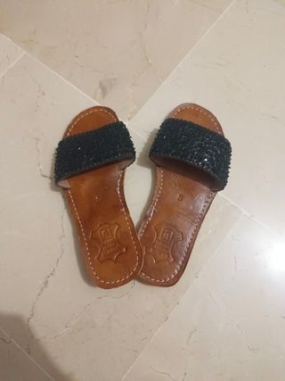 Sandalias negras  árabes