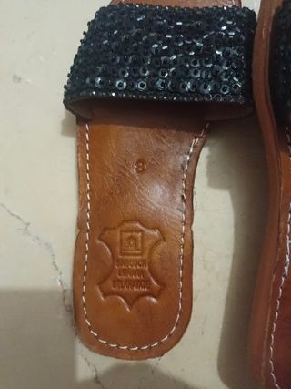 Sandalias negras  árabes