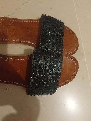 Sandalias negras  árabes
