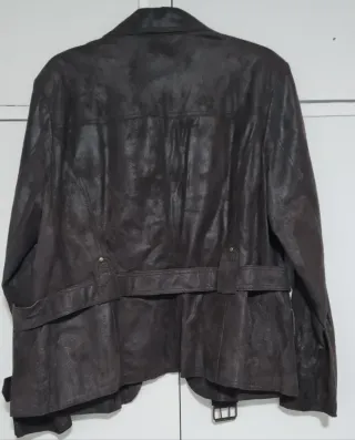 Chaqueta de cuero marrón. GENUINE LEATHER