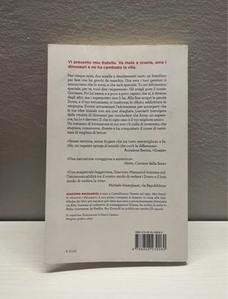 Mio fratello rincorre i dinosauri