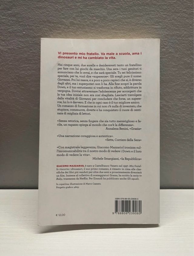 Mio fratello rincorre i dinosauri