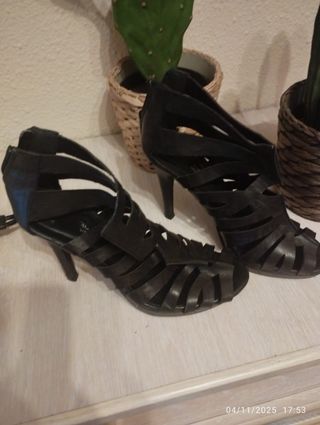 Sandalias de tacón negras