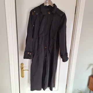 Gabardina impermeable Zara Woman Negra