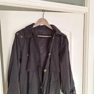 Gabardina impermeable Zara Woman Negra
