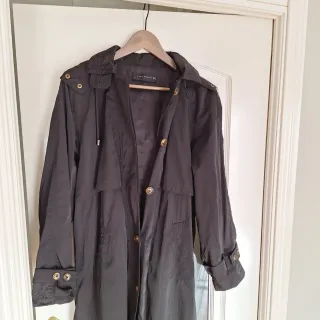 Gabardina impermeable Zara Woman Negra