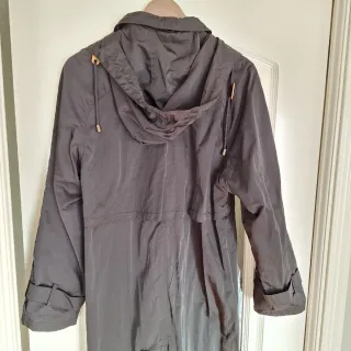 Gabardina impermeable Zara Woman Negra