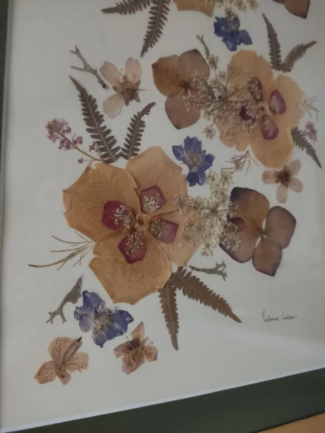 PITTURA VINTAGE DI FIORI SECCHI PRESSATI