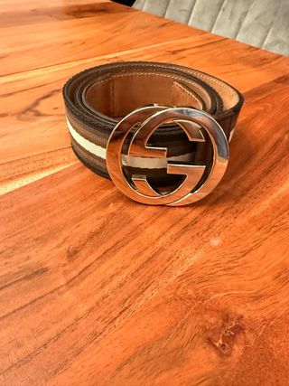 Cinturón Gucci GG Hebilla Plateada