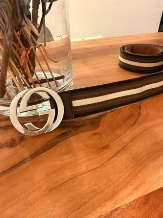 Cinturón Gucci GG Hebilla Plateada