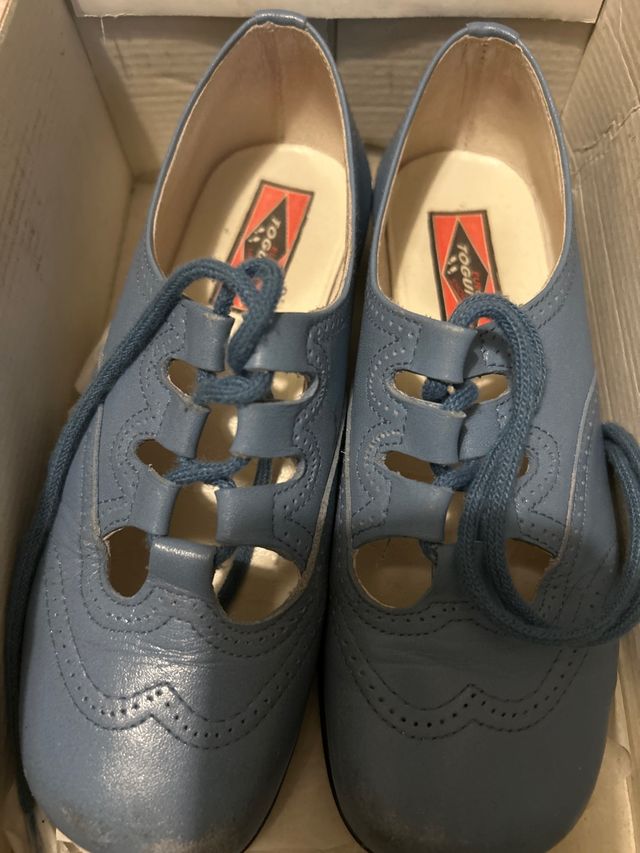 Zapatos azules de niño y niña toguis