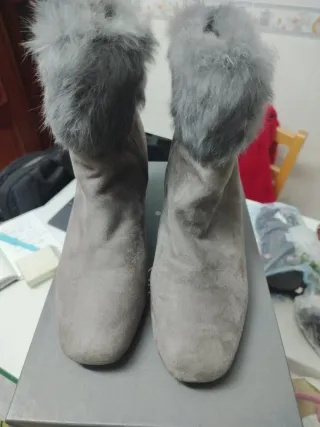 Botas Antelina y Pelo Gris T.40