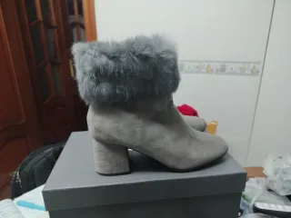 Botas Antelina y Pelo Gris T.40