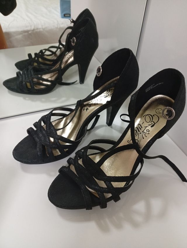 Zapatos de tacón negros talla 39