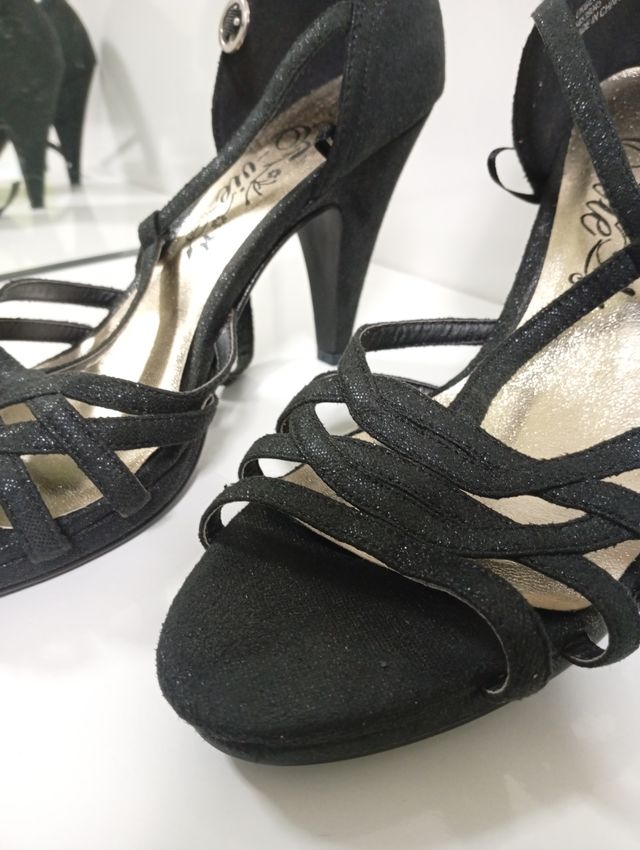 Zapatos de tacón negros talla 39