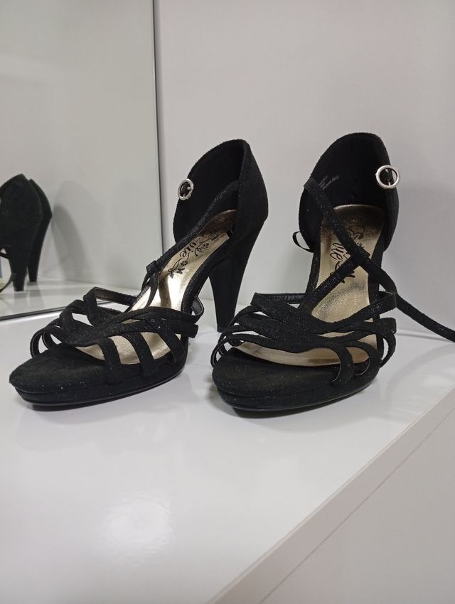 Zapatos de tacón negros talla 39