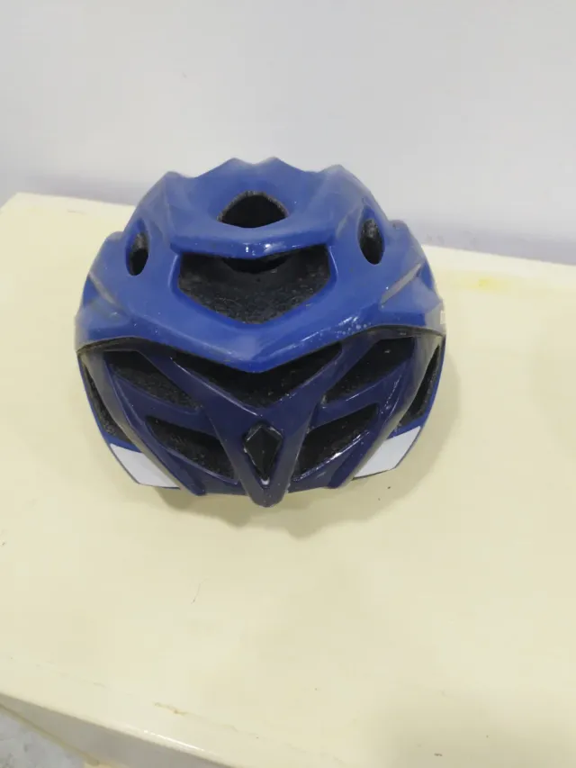 Casco de bicicleta azul
