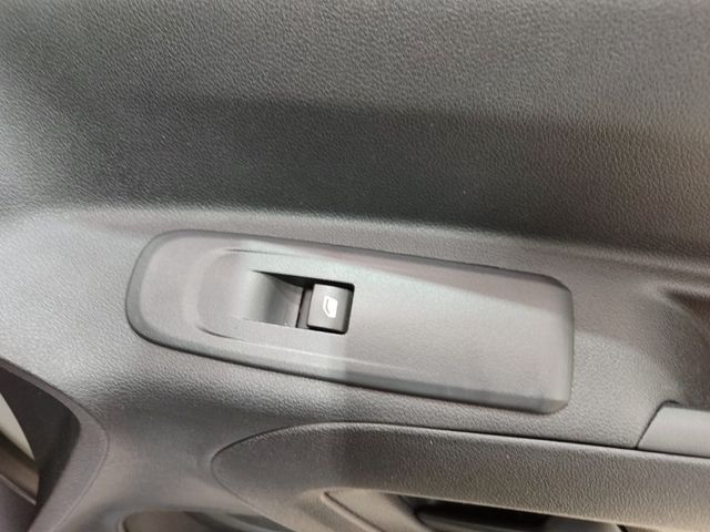 Peugeot Partner PRO STANDAR 100 C.V.