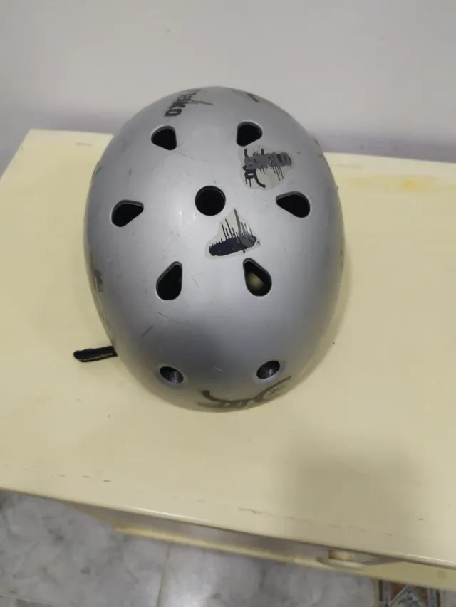 Casco Patinete Infantil Plata