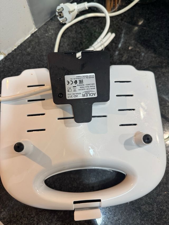 Gofrera Adler AD 311 700W