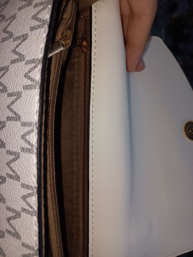 Bolso de mano blanco y gris