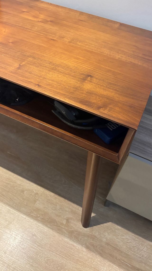 Escritorio de madera estilo nórdico