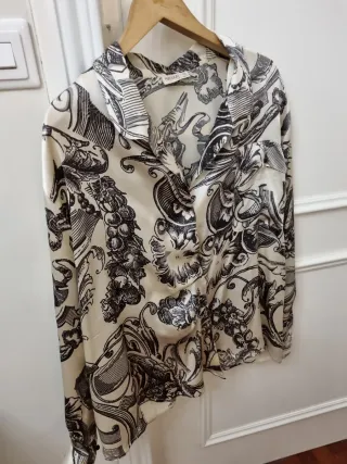 Blusa de satén con estampado