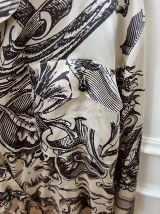 Blusa de satén con estampado