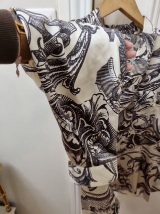 Blusa de satén con estampado