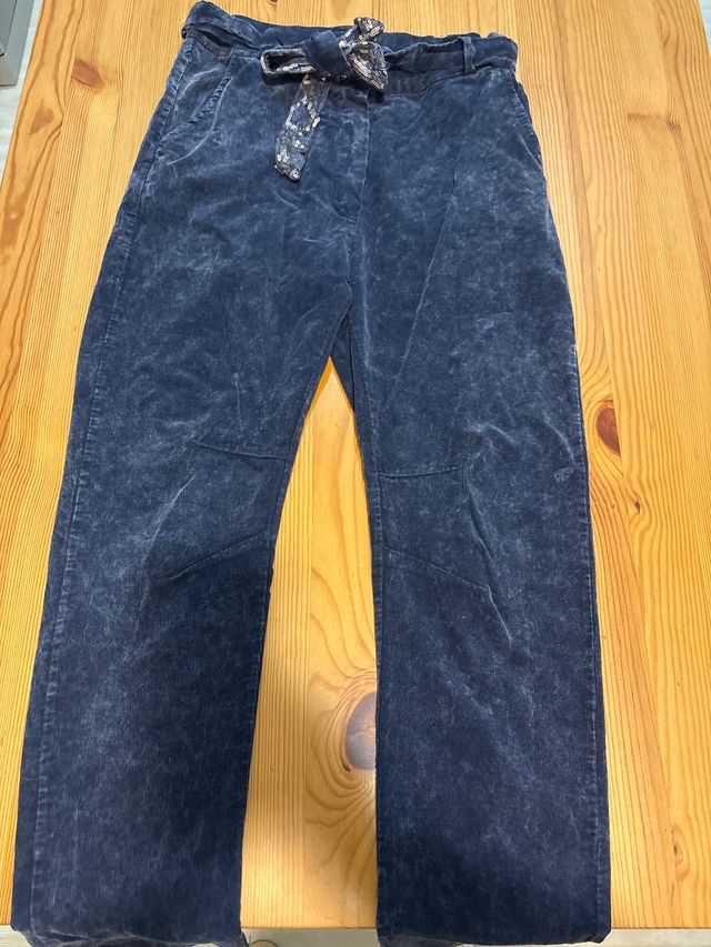 Pantalón pana fina con cinturón lentejuelas