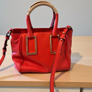 Borsa in pelle rossa elegante