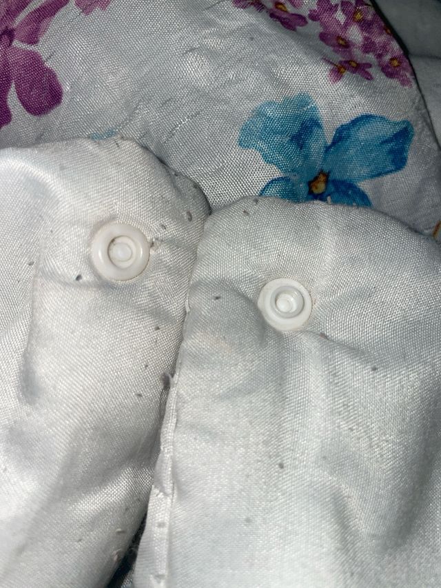 2 colchas reversíveis com estampa e branco liso