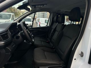 Nissan NV300 9 plazas