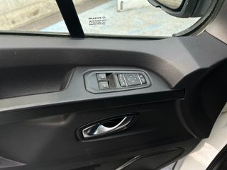 Nissan NV300 9 plazas