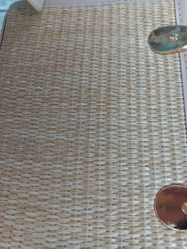 Bolso de mano beige tejido