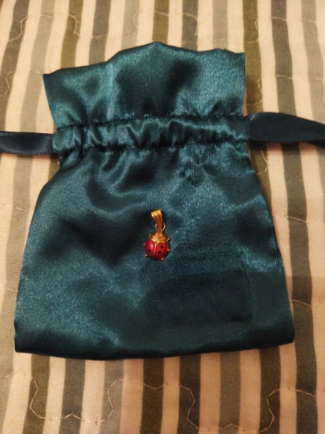 Colgante mariquita oro