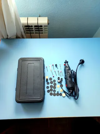 Dremel con accesorios, nuevo