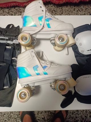 Patines38 blancos con protecciones y bolsa