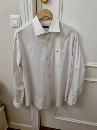 Camisa caballero Burberry blanca rayas rojas/gris.