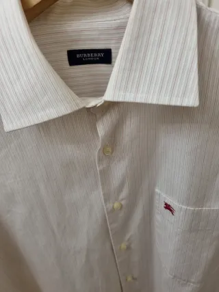 Camisa caballero Burberry blanca rayas rojas/gris.