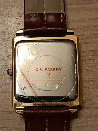 Reloj Nowley Cuadrado Dorado Correa Marrón. Nuevo