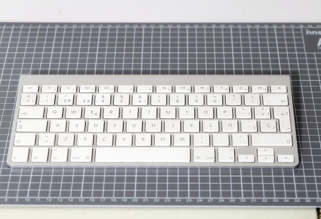 Teclado Apple Original Plata y Blanco