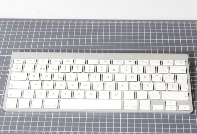 Teclado Apple Original Plata y Blanco