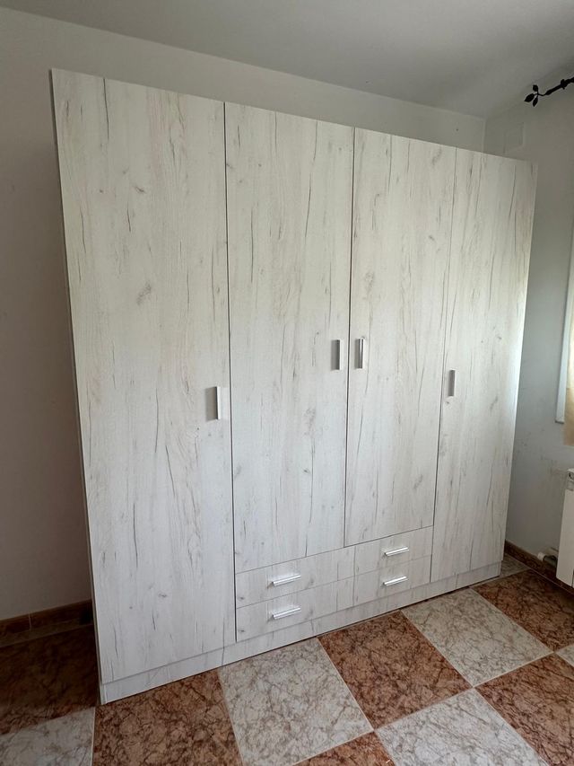 Oferta de armários de 2, 3 e 4 portas 200x200