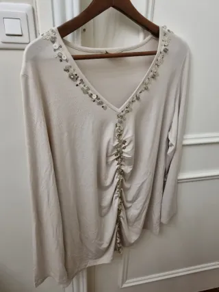 Camiseta gris manga larga con lentejuelas