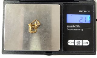 Pendiente de oro de 18k circonitas, 2.11 g.