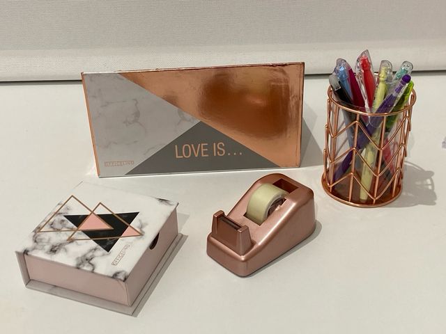 Organizador de escritorio mármol y oro rosa