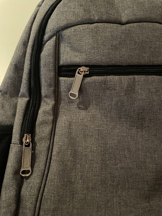 Zaino porta PC con USB grigio