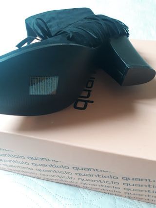 Stivali simil camoscio neri con frange