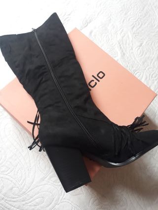 Stivali simil camoscio neri con frange